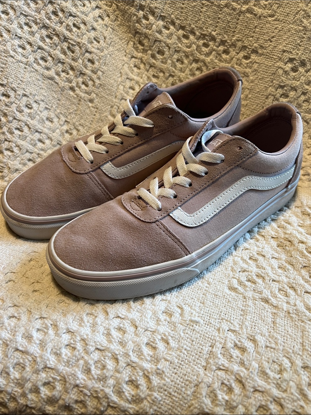 Vans off the Walll women’s sneakers size 9.5